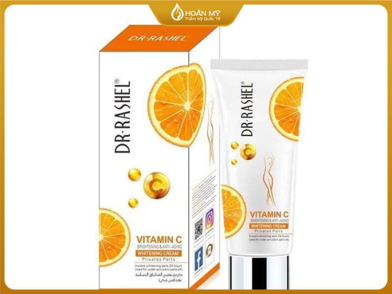 Thiết kế bao bì tối màu của Dr. Whitening Vitamin C giúp bảo vệ hoạt chất LAA khỏi tác động của ánh sáng.