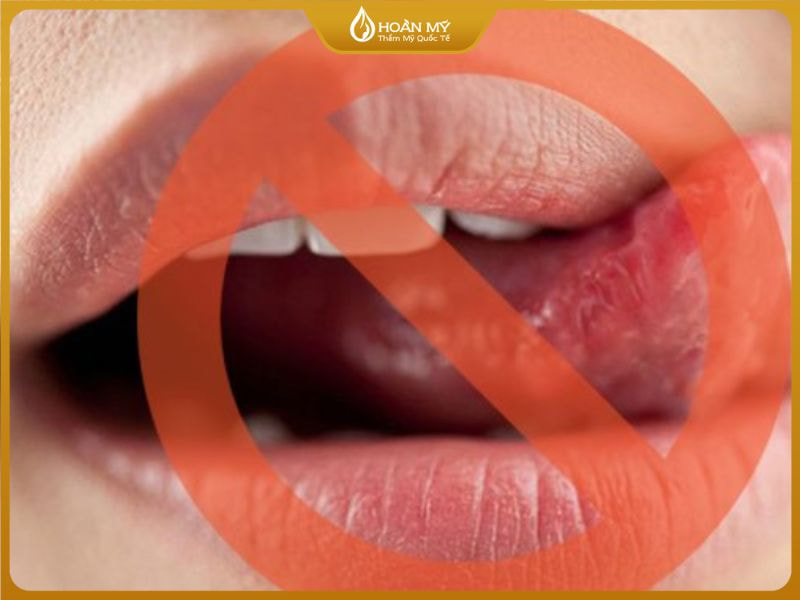 Nguyên nhân khi phun môi không lên màu có thể do việc chăm sóc sai cách sau phun