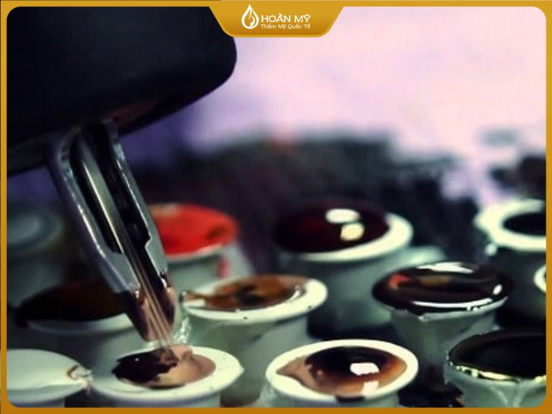 Mực phun đóng vai trò quan trọng trong việc quyết định màu môi