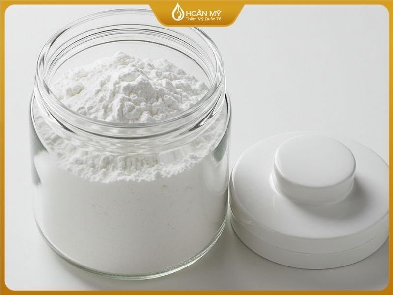 Bột mì còn dư nên bỏ vào hũ thuỷ tinh đậy nắp kín khí và để nơi khô ráo và tránh ánh nắng trực tiếp.