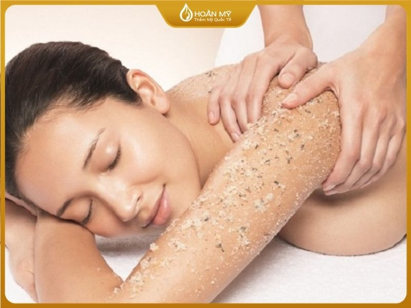 Thanh tẩy Thanh tẩy body với muối nghệ thiên nhiên