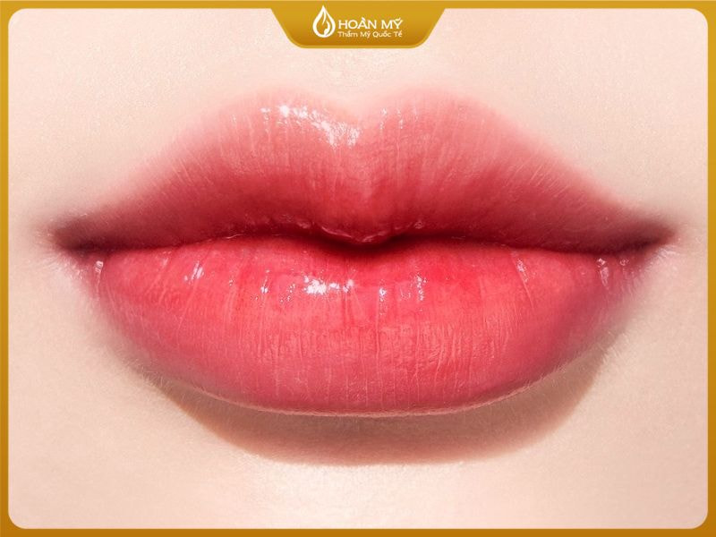 Giữ môi khô hoàn toàn trong 24 giờ đầu sau khi cấy