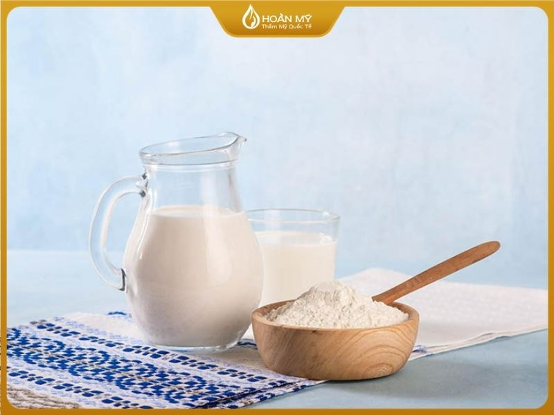 Hỗn hợp bột mì và sữa tươi không đường là liệu trình phổ biến nhất cho người muốn tắm trắng tại nhà