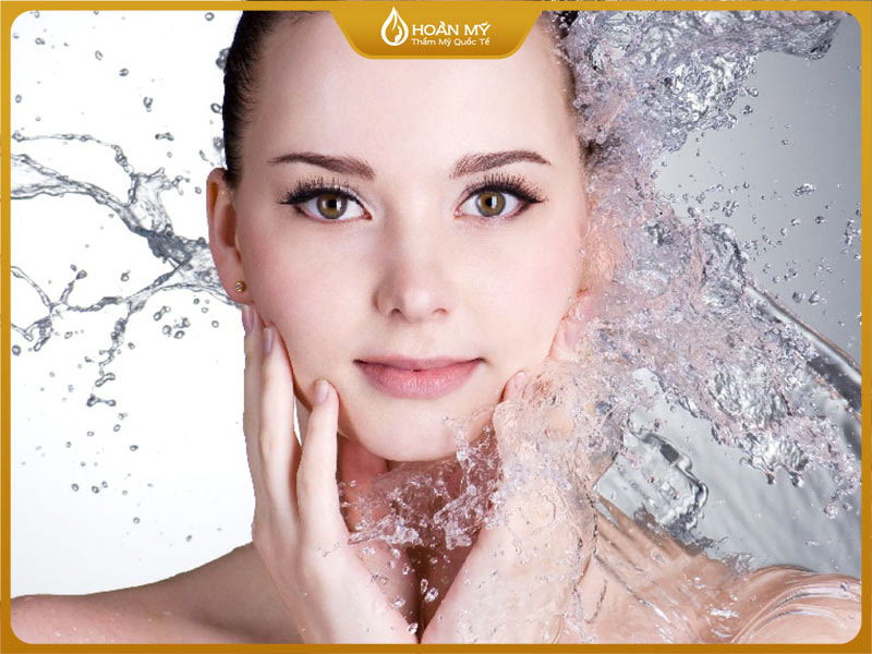 Da cần được làm sạch thật kỹ sau khi make up để tránh gặp các vấn đề về da