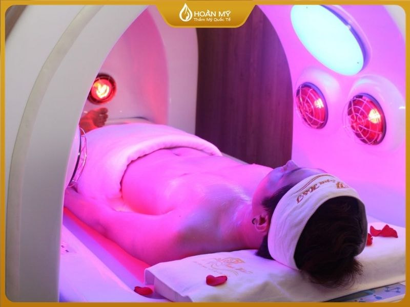 Nam giới trải nghiệm tắm trắng phi thuyền tại Hoàn Mỹ